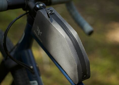 Lehká brašna na kolo Apidura Expedition Bolt-On Top Tube Pack 1l