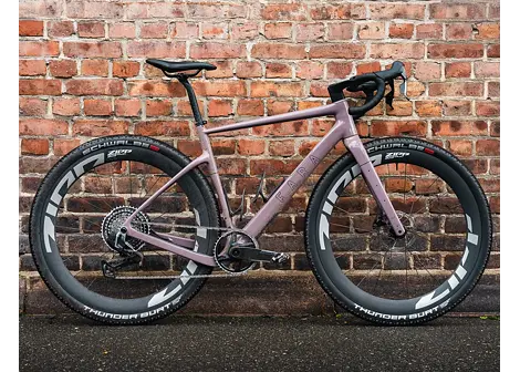 Závodní gravel kolo FARA