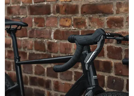 Karbonový kokpit FARA