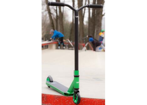 Sada Freestyle koloběžka Rideoo, helma Nutcase a přední světlo Knog POP