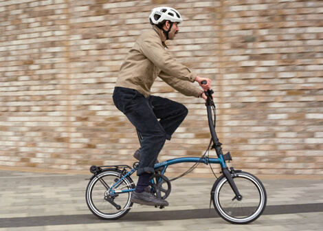 Lehké titanové skládací kolo Brompton