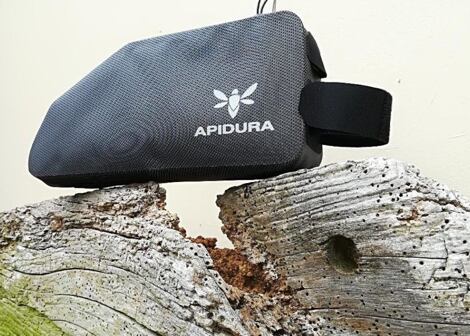 Brašna na bikepacking Apidura Expedition Bolt-On Top Tube Pack 1l
