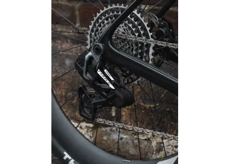 Závodní gravel kolo FARA