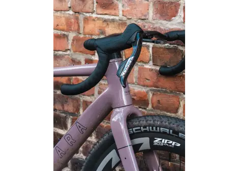 Závodní gravel kolo FARA