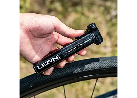 Lehká mini pumpa na kolo Lezyne Presta Pocket Drive