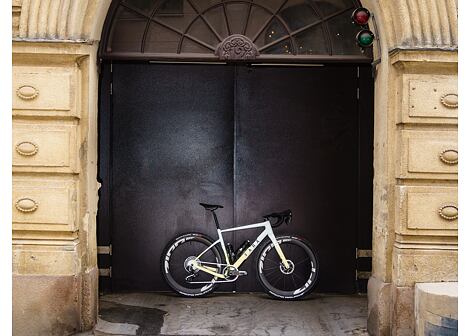 Závodní gravel kolo FARA