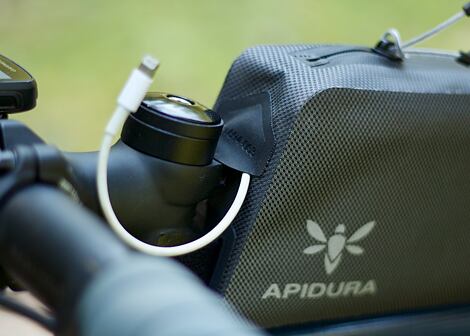 Brašna na rám kola Apidura Expedition Bolt-On Top Tube Pack 1l