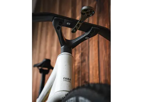 Závodní gravel kolo FARA