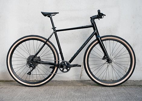 Gravel kolo s rovnými řídítky Ridley
