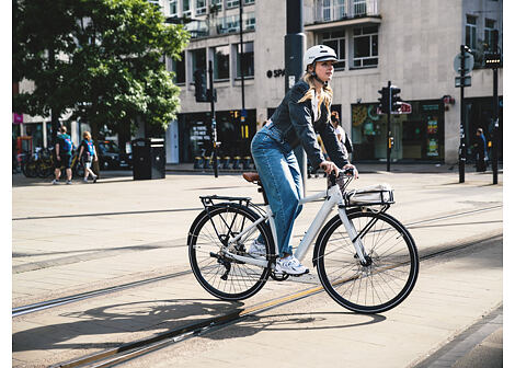 Městské elektrokolo Momentum Voya E+ 3, Lunar