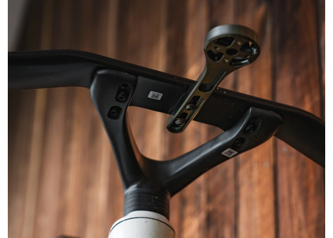 Karbonový kokpit FARA