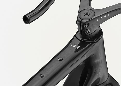 Karbonový kokpit FARA