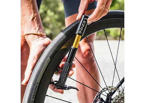 Lehká mini pumpa na kolo Lezyne Presta Pocket Drive