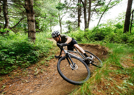 Gravel bike GT Grade Comp, TAN