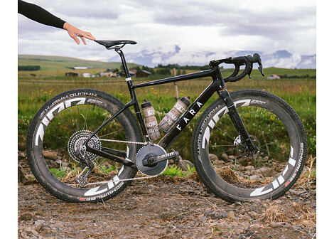 Závodní gravel kolo FARA