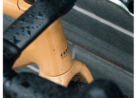 Závodní gravel kolo FARA