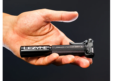 Lehká mini pumpa na kolo Lezyne Presta Pocket Drive
