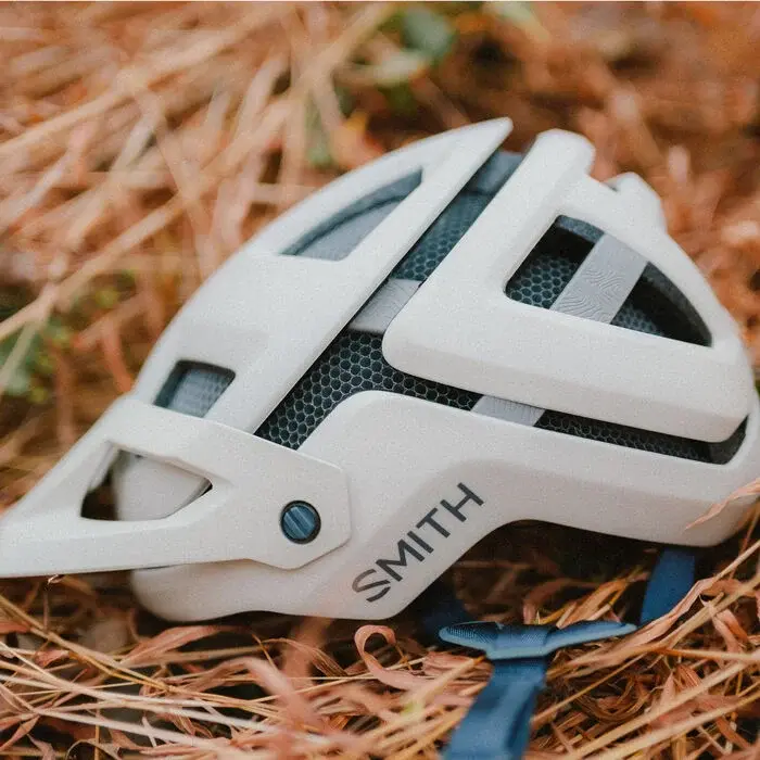 Helma SMITH Forefront 3 Mips, Matte Chalk